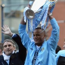 Sedang Menikmati City, Kompany Tak Pedulikan Tawaran Klub Lain