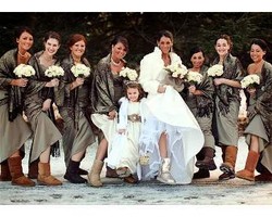 Unik, Ada Sepatu Boots yang Dibuat Khusus untuk Pengantin Wanita