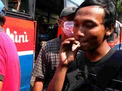 Dirazia, Penumpang Bus yang Merokok di Blok M Terbirit-birit