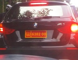 BMW X1 Berpelat Mobil Dinas TNI