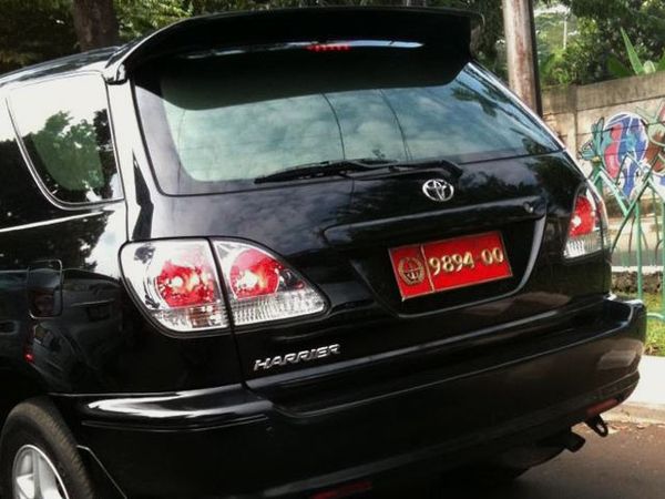 Mobil Mewah Berpelat TNI