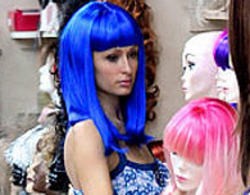 Paris Hilton Sukses Jadi Miliarder Lewat Parfum