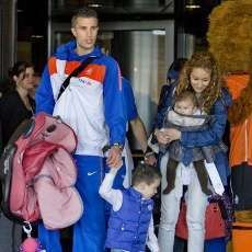 Van Persie Hebat Berkat Ibu, Istri, Putri, dan Kakak Perempuannya