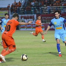 El Loco Empat Gol, Persisam Gasak Gresik United