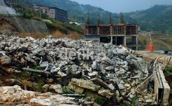 Berkeliling di Proyek Hambalang yang Ambles