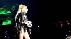 Lady Gaga Kirim Pesan Bagi Indonesia dari Konser di Singapura