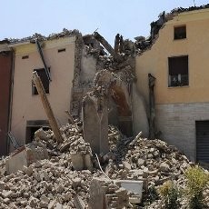 12 Jam Tertimbun Reruntuhan Akibat Gempa, Wanita Italia Selamat