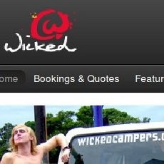 Rental Mobil Ini Memberi Diskon untuk Backpacker Telanjang!