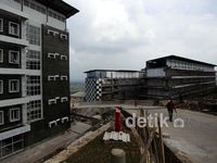 Terseret Korupsi, Proyek  Hambalang Terhenti