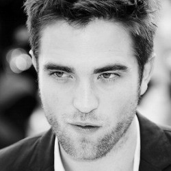 Robert Pattinson Lelah Jadi Edward Cullen