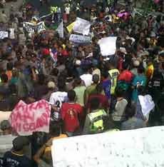 Tuntut Terowongan Dibangun, Warga Blokir Bypass Balongmojo