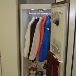 Wow! Lemari Ini Bisa Menyeterika Pakaian Sendiri