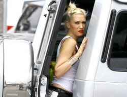 Ups, Gwen Stefani Kejepit Mercy