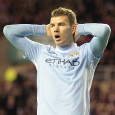 Bayern Diisukan Berminat Rekrut Dzeko