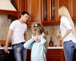 Trik Atasi Perbedaan Pendapat dengan Suami Saat Disiplinkan Anak