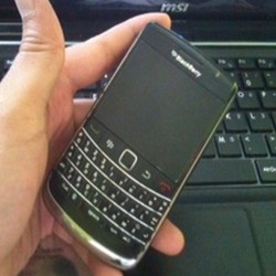 Smartfren Klaim Kebanjiran Pelanggan BlackBerry