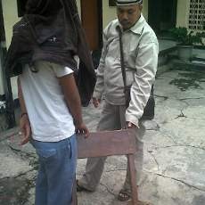 Tersinggung Ditegur, Siswa Lempar Guru Dengan Kursi