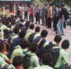 Kasek SMKN Tuban Dipecat, Puluhan Siswa Demo