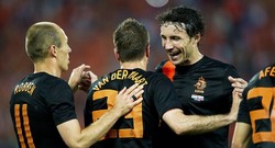 Van Bommel Minta Belanda Tingkatkan Performa