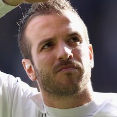 Dirumorkan Diminati Schalke, Van der Vaart Bungkam