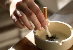 Siapa yang Lebih Cepat Berhenti Merokok, Pria atau Wanita?