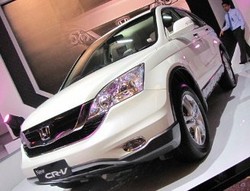 Naik Mobil Putih Lebih Aman dari Kecelakaan