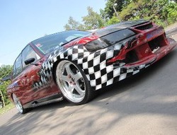 Mobil Pak Polisi yang Senang Balapan