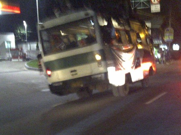 Kopaja Nyaris Terbalik