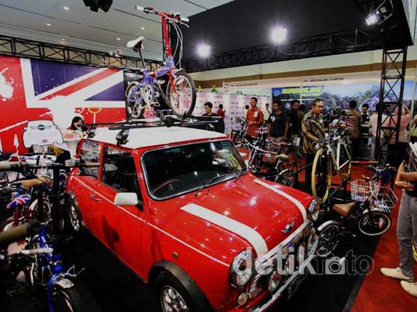 London Taxi Ramaikan INA Bicycle 2012