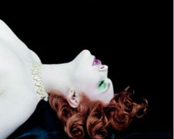 Terlalu Vulgar, Iklan Parfum YSL Diprotes 948 Orang