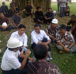Ini Gaya Dahlan Pimpin Rapat di Halaman Pabrik Gula