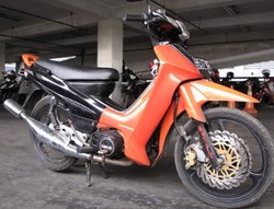 Yamaha F1ZR Suka Ngempos