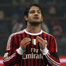 Banyak Peminat, Pato Belum Putuskan Masa Depan