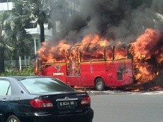 Bus TransJ Terbakar Hebat di Bundaran HI, 2 Armada Pemadam Dikerahkan