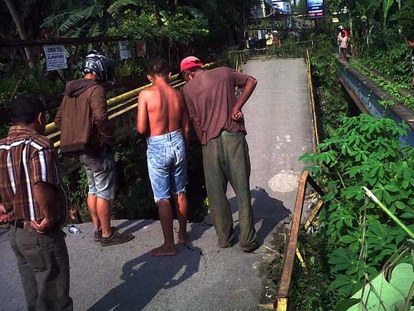 Jembatan di Medan Ambruk, 1 Orang Terjepit Reruntuhan