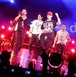 NKOTBSB Bawa Kembali Kejayaan Boyband Era 90-an di Jakarta