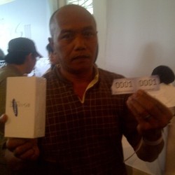 Demi Anak, Bapak Rela Antre Galaxy S III dari Subuh
