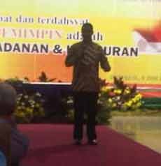 Anies Baswedan Turut Rayakan Kelulusan SMA Al-Hikmah