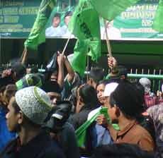 Warga Madura Kecam Tuduhan Ijazah Palsu Anggota DPRD Bangkalan