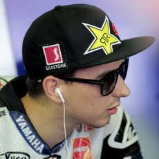 Lorenzo Bidik Kemenangan untuk Fans