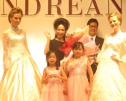 Gaun Pengantin Ikonik Dunia dalam Koleksi Terbaru Tina Andrean