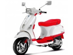 Ratusan Pengendara Vespa Contohkan Safety Riding