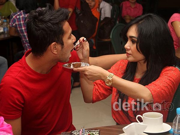 Yuni Shara Rayakan Ultah ke-40