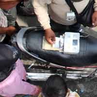 Cerita Tukang Foto Keliling di Kolam Wisata Lumpur Lapindo