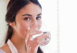 Banyak Minum Air Putih Pangkas Risiko Diabetes