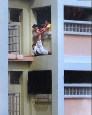 Jatuh dari Lantai 12 karena Bersihkan Jendela, TKI Diselamatkan 3 Orang