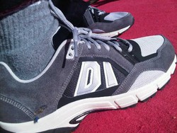 Dahlan Banggakan Kualitas Sepatu DI 19 Sekelas Buatan AS