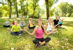 Jauhkan Remaja dari Narkoba dan HIV dengan Ikut Yoga