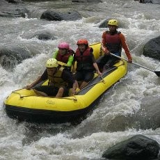 Kaliwatu Rafting, Cara Asyik Taklukkan Sungai Brantas