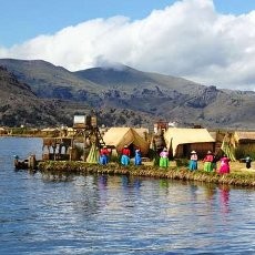 Keren! Ada Pulau Dibuat dari Alang-alang di Danau Titicaca
